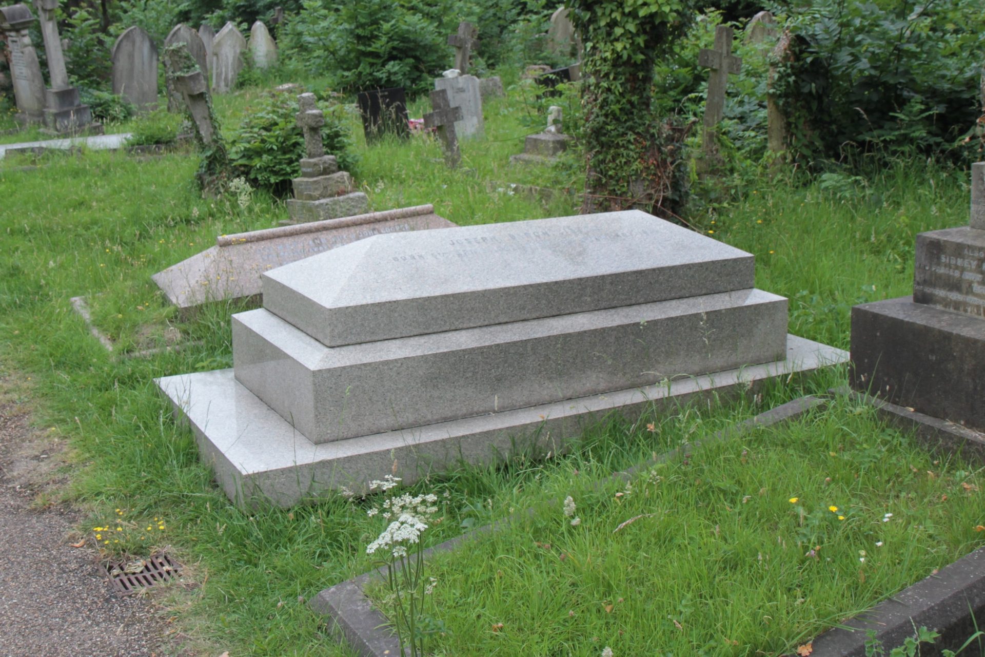 Joseph%20Lister%27s%20tomb%2C%20London%20-%2002.JPG